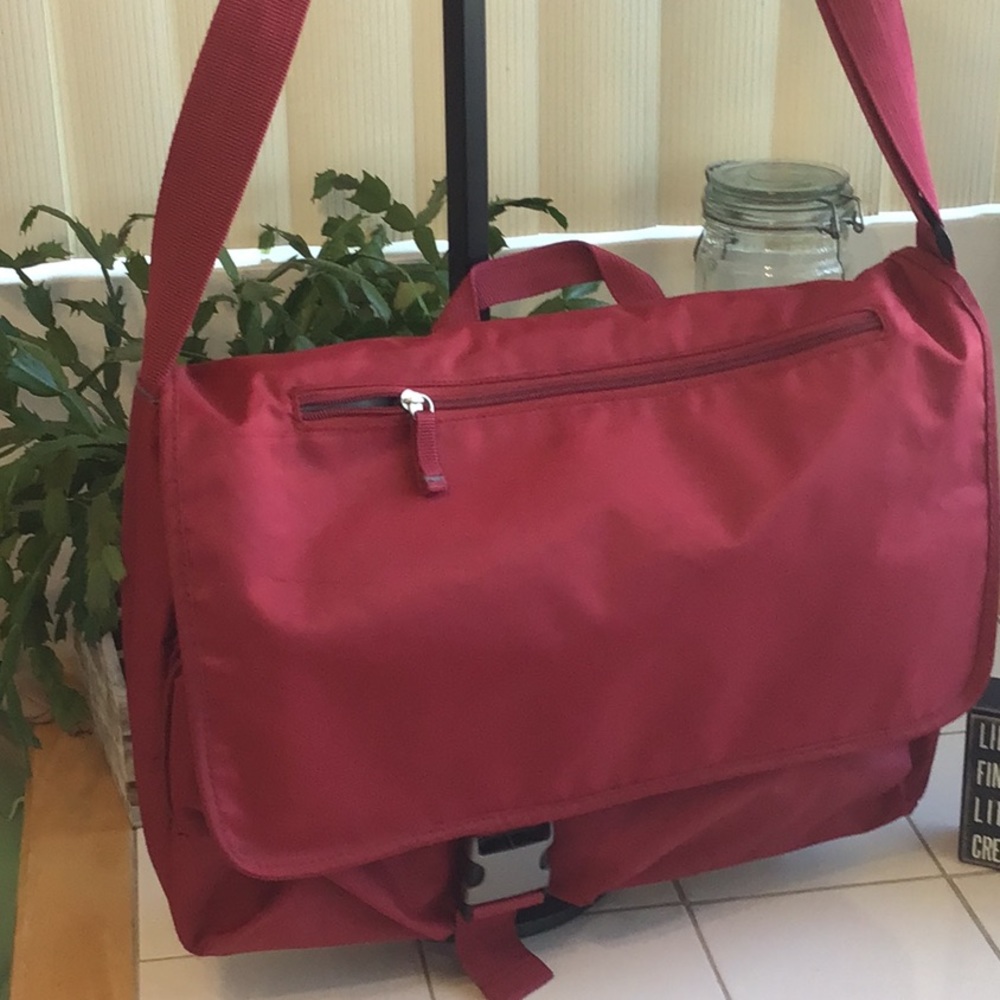 ‘embark’ Roomy Messenger Bag (#7) - Picture 2 of 9